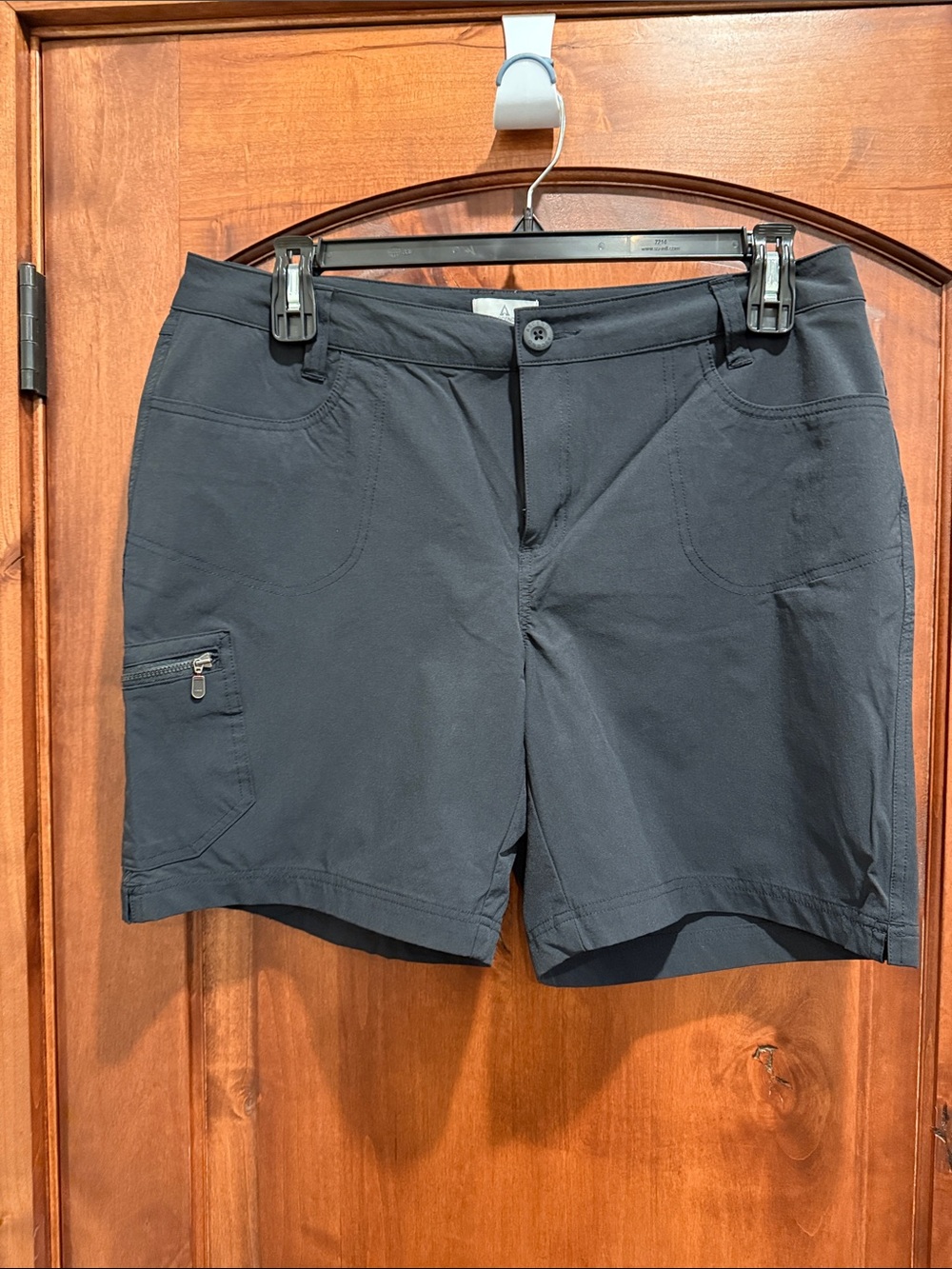 Ascend Women's Cargo Shorts in black